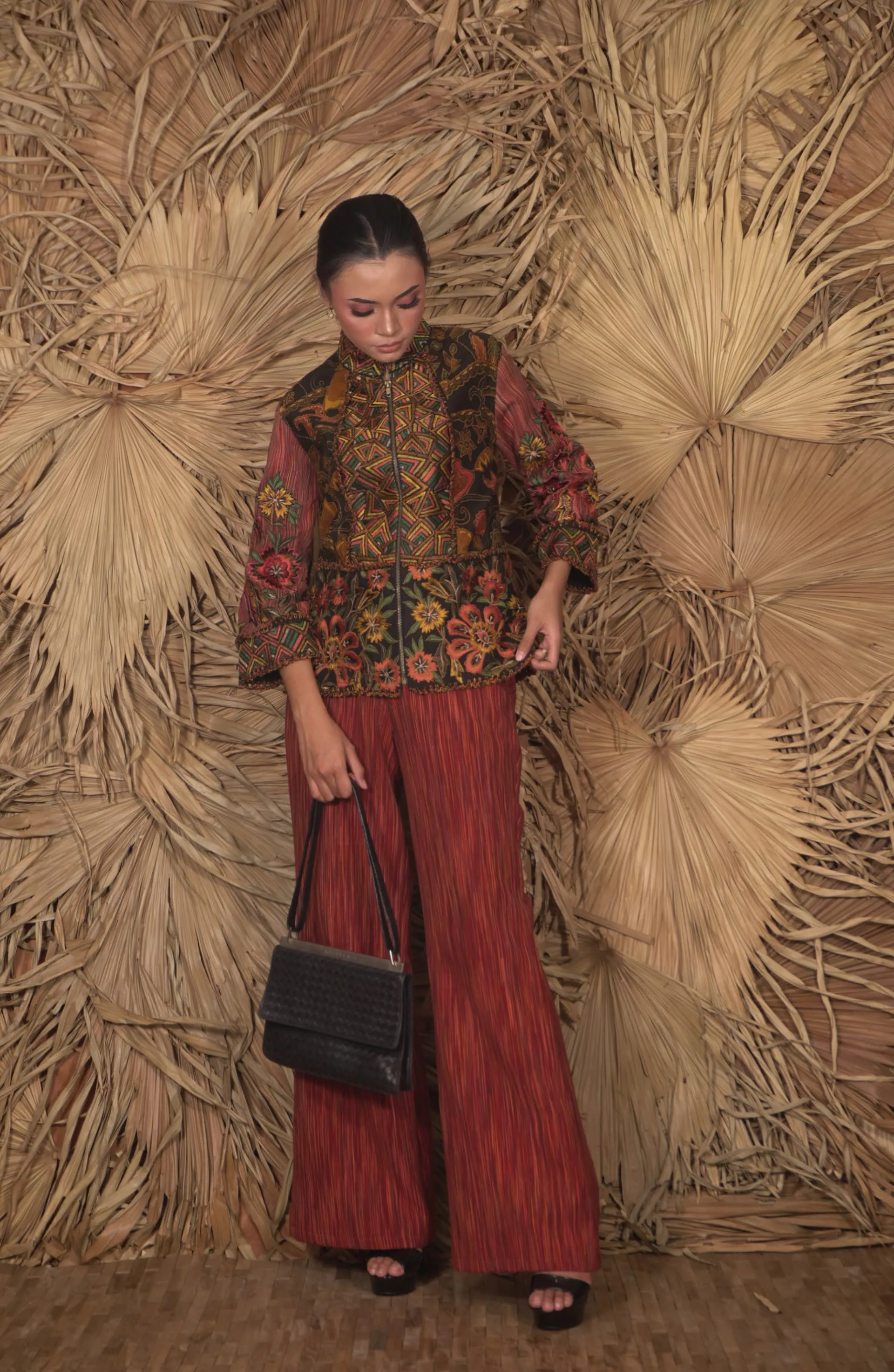 Outer semi Jacket Batik dan Bordir Limited Editions by Batik Sengenge - Image 2