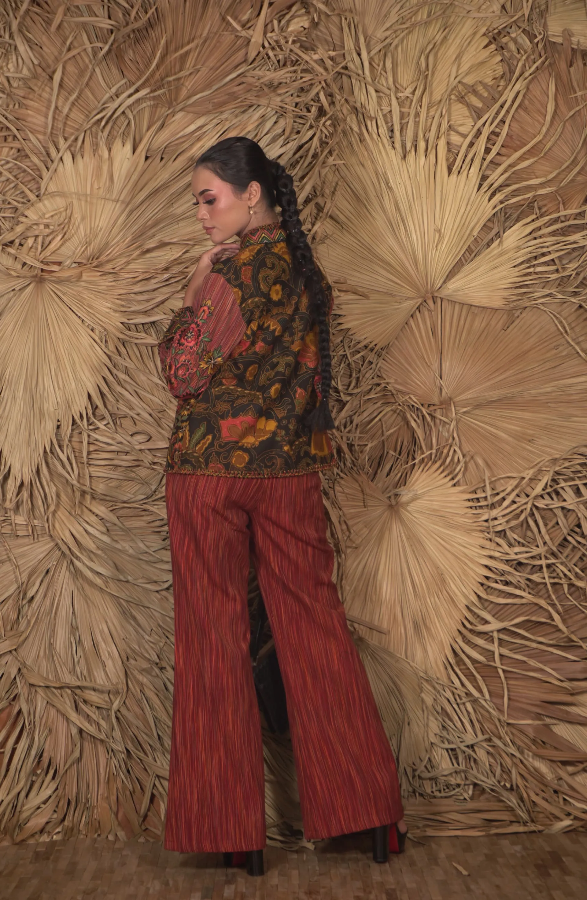 Outer semi Jacket Batik dan Bordir Limited Editions by Batik Sengenge - Image 3