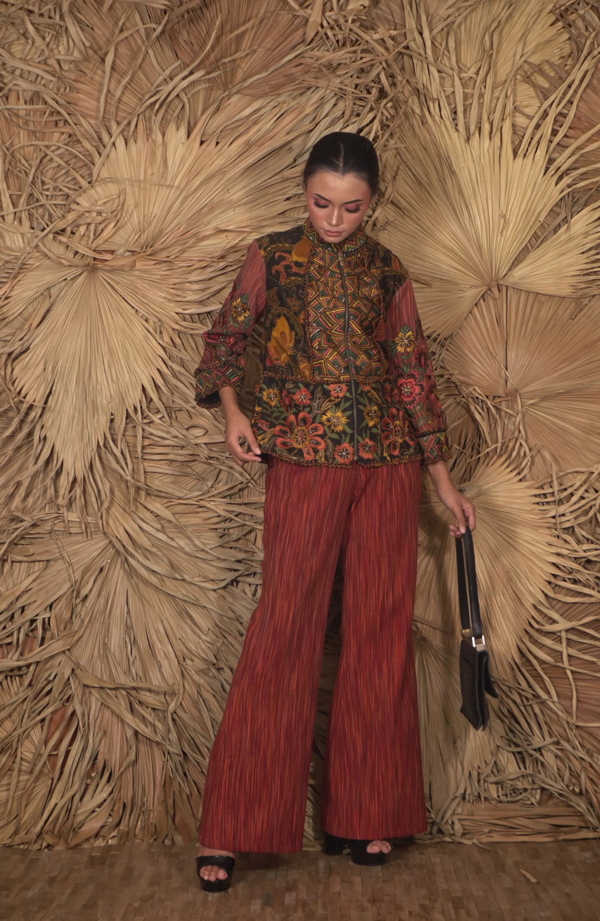 Outer semi Jacket Batik dan Bordir Limited Editions by Batik Sengenge - Image 4