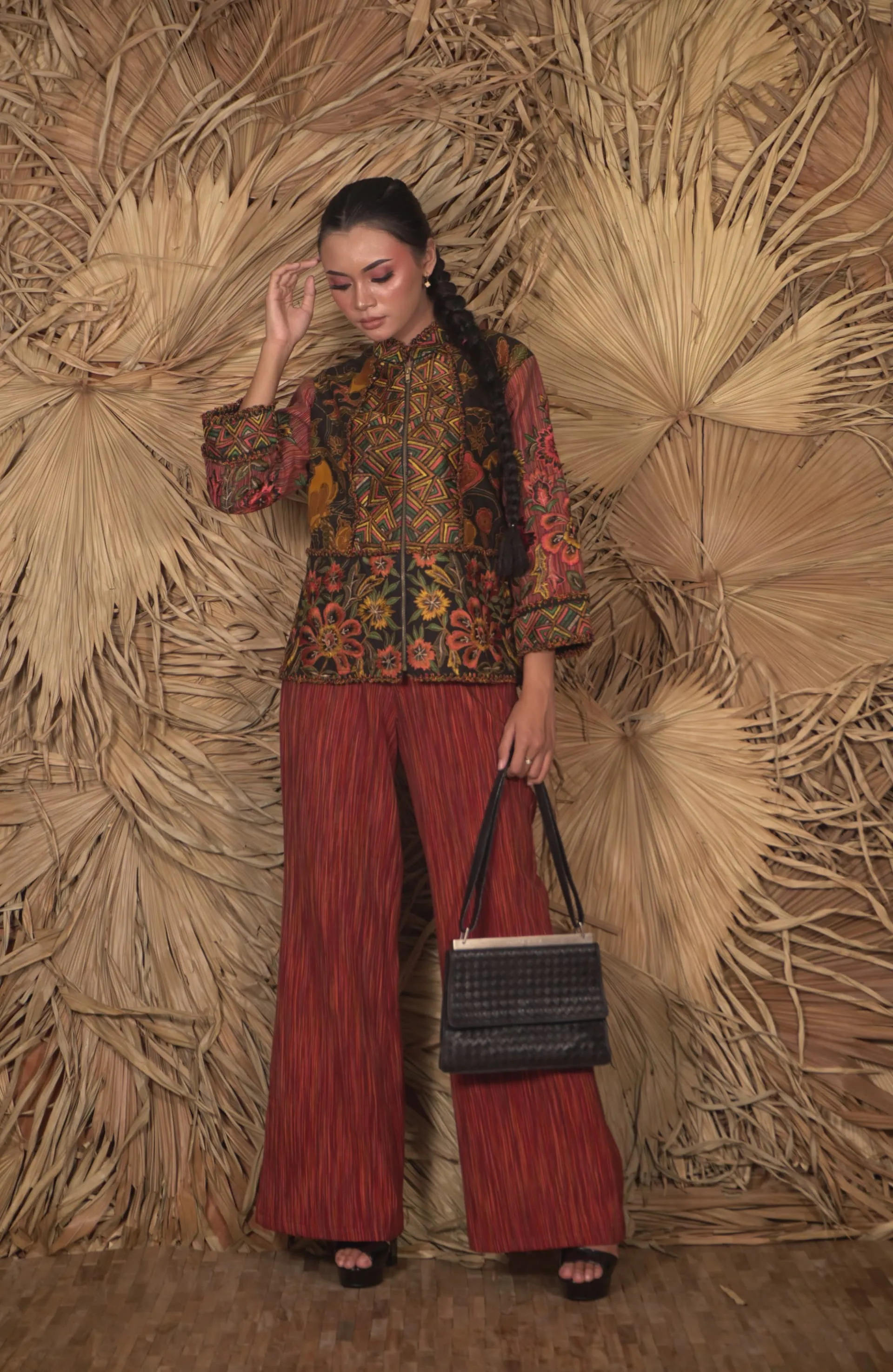 Outer semi Jacket Batik dan Bordir Limited Editions by Batik Sengenge - Image 5
